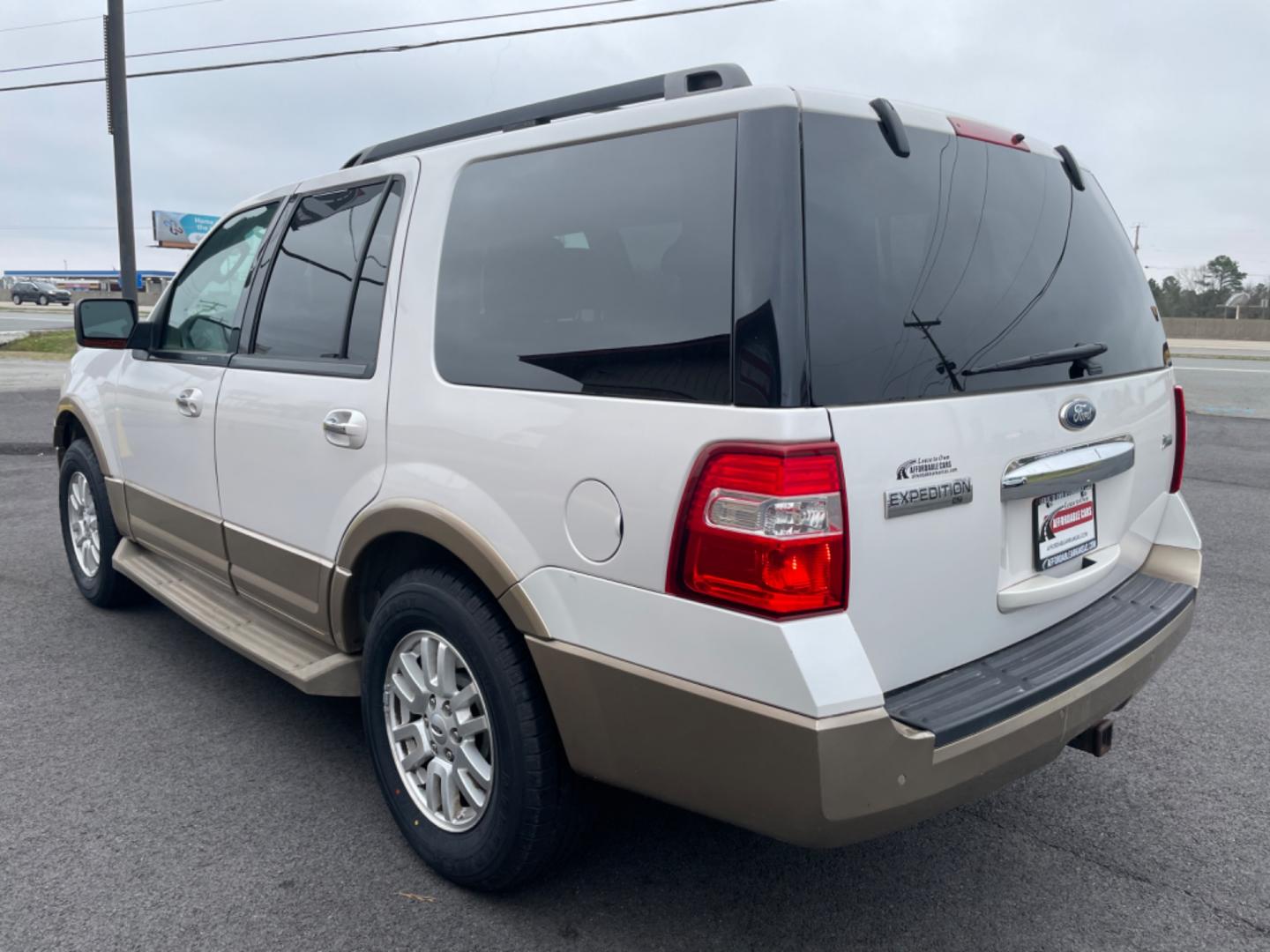 2011 White Ford Expedition (1FMJU1H56BE) with an V8, Flex Fuel, 5.4 Liter engine, Automatic, 6-Spd w/Overdrive transmission, located at 8008 Warden Rd, Sherwood, AR, 72120, (501) 801-6100, 34.830078, -92.186684 - Photo#5